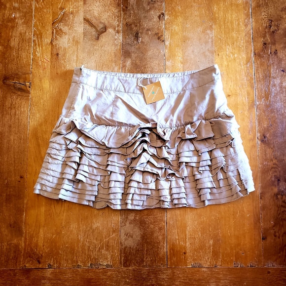 BEBE Sexy ruffled mini skirt - Picture 5 of 5